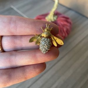Brooch Gold Bee with pave crystals